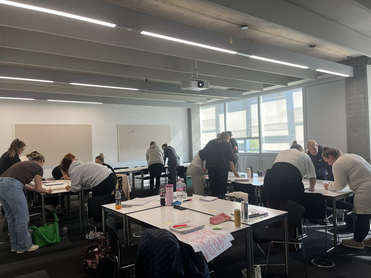 DNManMet's tweet photo. Fabulous conversations today with the current CNSP apprentices about the future of community nursing #districtnursing https://t.co/O9dUq1tcA7