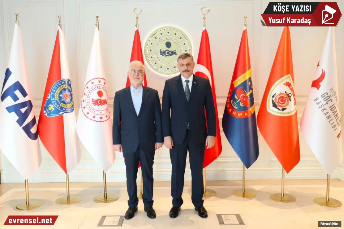evrenselgzt's tweet photo. Sıra PJAK’ta mı?

"Türkiye ve İran arasında, Erdoğan rejiminin asıl derdinin KCK sistemi içindeki PJAK ve İran’ın ise bütün İranlı Kürt grupları olması gibi bir farklılık olduğuna da işaret etmek gerekiyor. Ancak bu durum PJAK hassasiyeti nedeniyle de olsa Erdoğan yönetiminin İranlı Kürt gruplarının savaşa dahil olmasına karşı aldığı tutumun İran rejimini fazlasıyla memnun ettiği gerçeğini değiştirmiyor"

✒️ Yusuf Karadaş yazdı

https://t.co/jxnpVzBXmQ