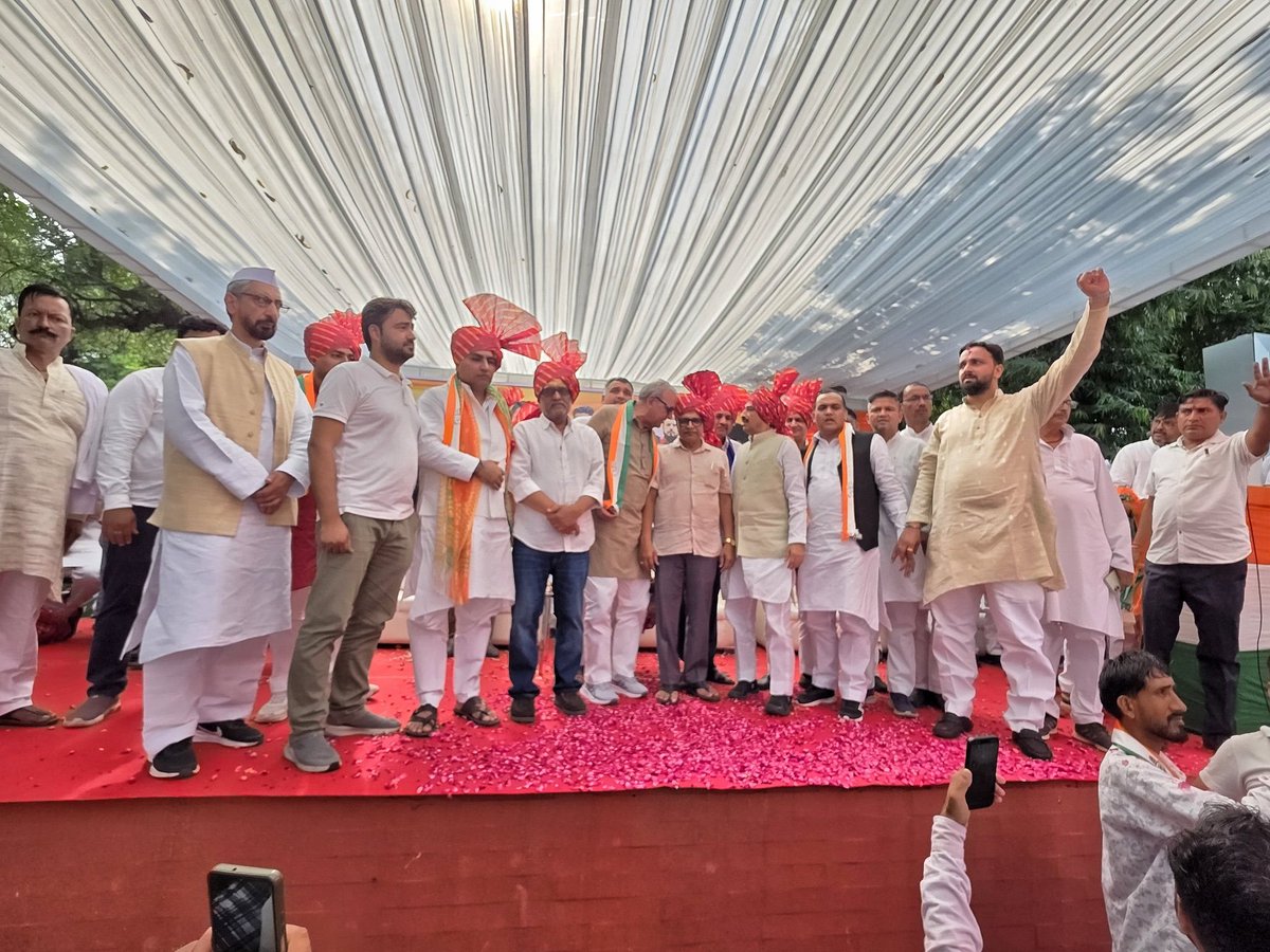 sghayasuddin00's tweet photo. पूर्व भाजपा विधायक प्रदीप बालियान, त्यागी महासभा के राष्ट्रीय अध्यक्ष दिशांत त्यागी, अधिवक्ता जराफत रानिया, किसान नेता शेर सिंह भानु, बलराज भाटी और युवा नेता लोकेश भाटी उत्तर प्रदेश कांग्रेस में शामिल हो गए हैं। https://t.co/2oLEmWD6kQ