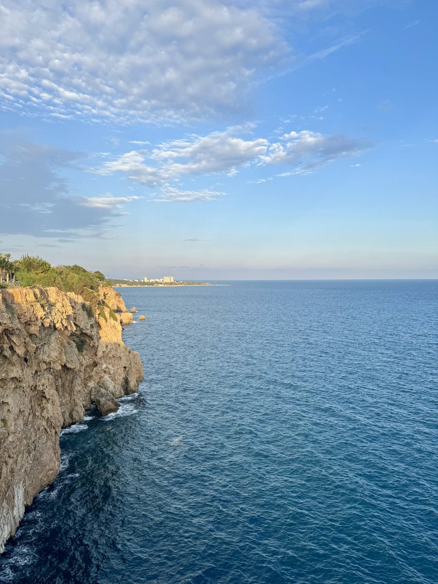 dissatanrapci's tweet photo. yaz bitti.. 🌊 #Antalya https://t.co/sHkXmi228u