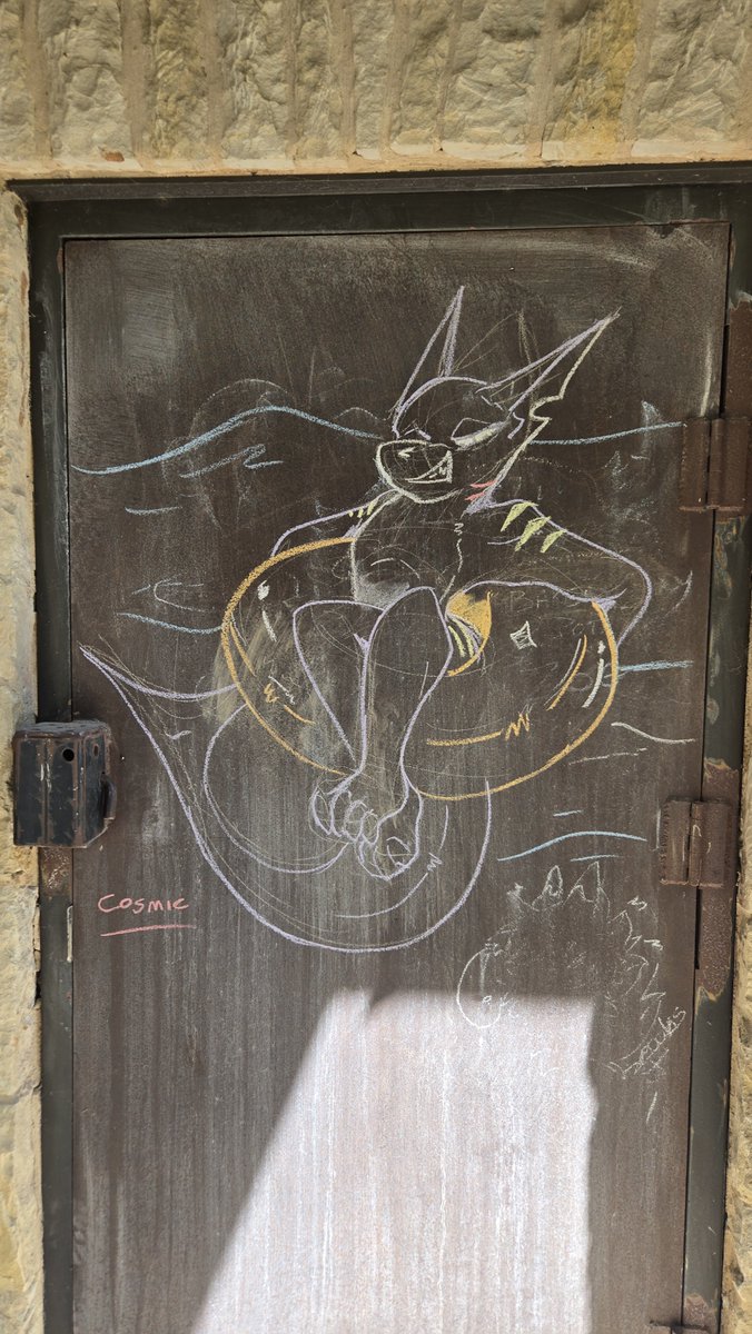 CosmicFSart's tweet photo. Had fun at the Plano Fur Meet where I brought my chalk for art https://t.co/dYB26SR8os