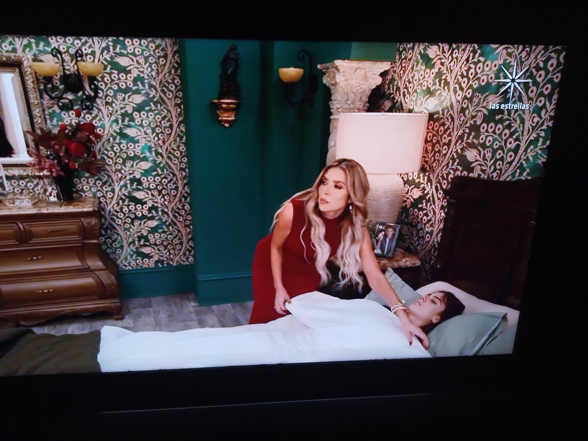 blackdaniels721's tweet photo. El plan cruel de Dalila Mondragón 🤠 en El Renacer de Luna #actriz #conlasestrellas #elrenacerdeluna #marlenefavela #dalila @MFavelaSpain @marlenefave2yso @FCMarleneFavela @marlenefavela_ https://t.co/ibBZXkEj1A