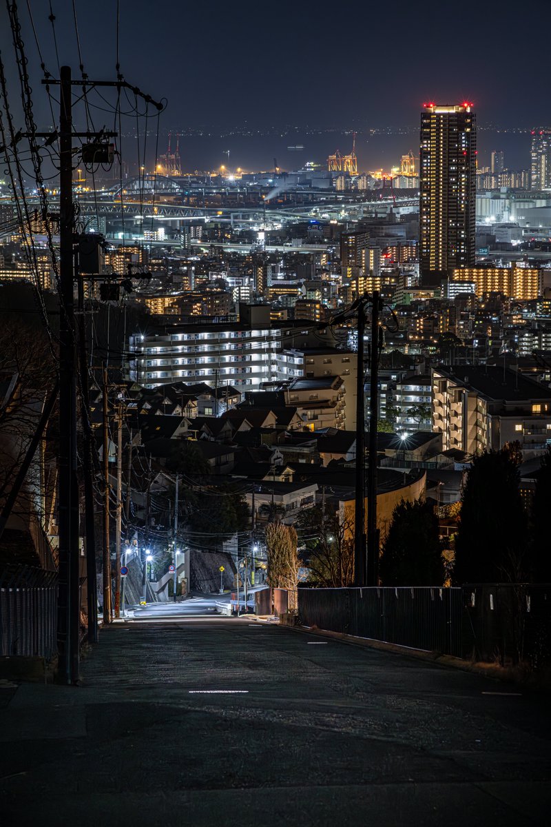 yuya0240's tweet photo. 坂道とか階段から見える神戸の夜景が最高なんですよね https://t.co/QfQjD1iW5U