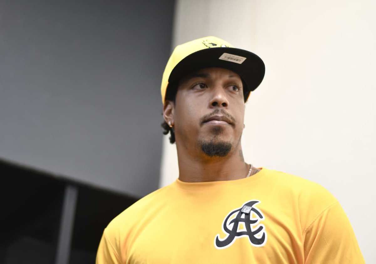 informedeporti's tweet photo. DEPORTES ID: el jugador utility, Adalberto Mondesí Jr no se presentó a las prácticas de Águilas Cibaeñas el día de hoy. 

#Lidom #CalentandoLosMotores ⚾️ https://t.co/pRfyrAjp9o