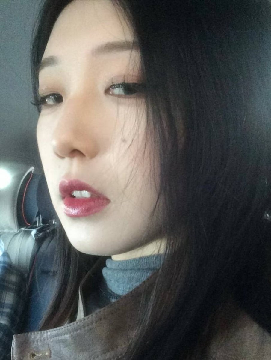 Rubyipej's tweet photo. 人机滚一边，现在来一个正常男生，信不信我分分钟把你聊🐍了 我现在特别的无聊！！ 反正又不要🚪的 https://t.co/JpC2X3FryW