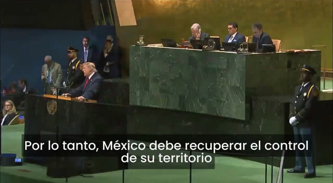 nwlust's tweet photo. Que esto se diga en la Asamblea General de la ONU 🇺🇳 , máxima tribuna multilateral del mundo debería encender todas las alarmas en México 🇲🇽 

Trump calificó a México como “epicentro de la violencia de los cárteles” y exigió que recupere el control de su territorio.

El fin de semana Sheinbaum habló de “injerencia”. Pero la pregunta incómoda es otra: ¿cuánto territorio y soberanía ha cedido la 4T al crimen organizado?

P.d. Sheinbaum no está ahí para plantear su posición.