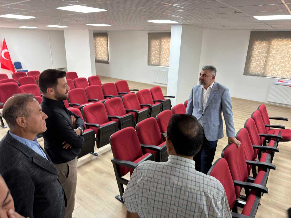 RdvanAsar's tweet photo. Mardin Milletvekilimiz Sayın Faruk Kılıç, Mardin 1969 Spor’umuzun Sosyal Tesislerini ziyaret etti.

Gerçekleştirdiğimiz görüşmede; kulübümüzün mevcut çalışmaları, gelecek hedefleri, altyapımızın güçlendirilmesi ve Mardin 1969 Spor’un geleceğine ilişkin karşılıklı fikir alışverişinde bulunduk.

Ayrıca kulübümüzün sportif ve kurumsal anlamda daha güçlü bir yapıya kavuşabilmesi adına ihtiyaç duyulan kaynakların oluşturulması, altyapı yatırımlarının artırılması, tesisleşme çalışmalarının geliştirilmesi ve kulübümüzün geleceğine katkı sağlayacak projeler hakkında talep ve görüşlerimizi Sayın Milletvekilimize ilettik.

Nazik ziyaretleri, kulübümüze göstermiş olduğu yakın ilgi ve desteklerinden dolayı Sayın Milletvekilimiz Faruk Kılıç’a teşekkür ederiz.