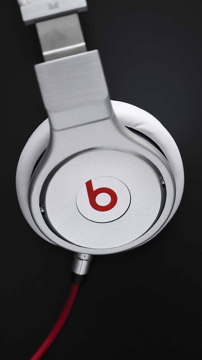 pmej42's tweet photo. @beatsbydre Traigan de vuelta una versión mejorada pero sin perder la esencia. https://t.co/m9TUR1tPjE