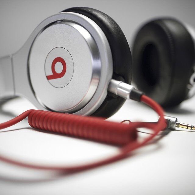 pmej42's tweet photo. @beatsbydre Traigan de vuelta una versión mejorada pero sin perder la esencia. https://t.co/m9TUR1tPjE