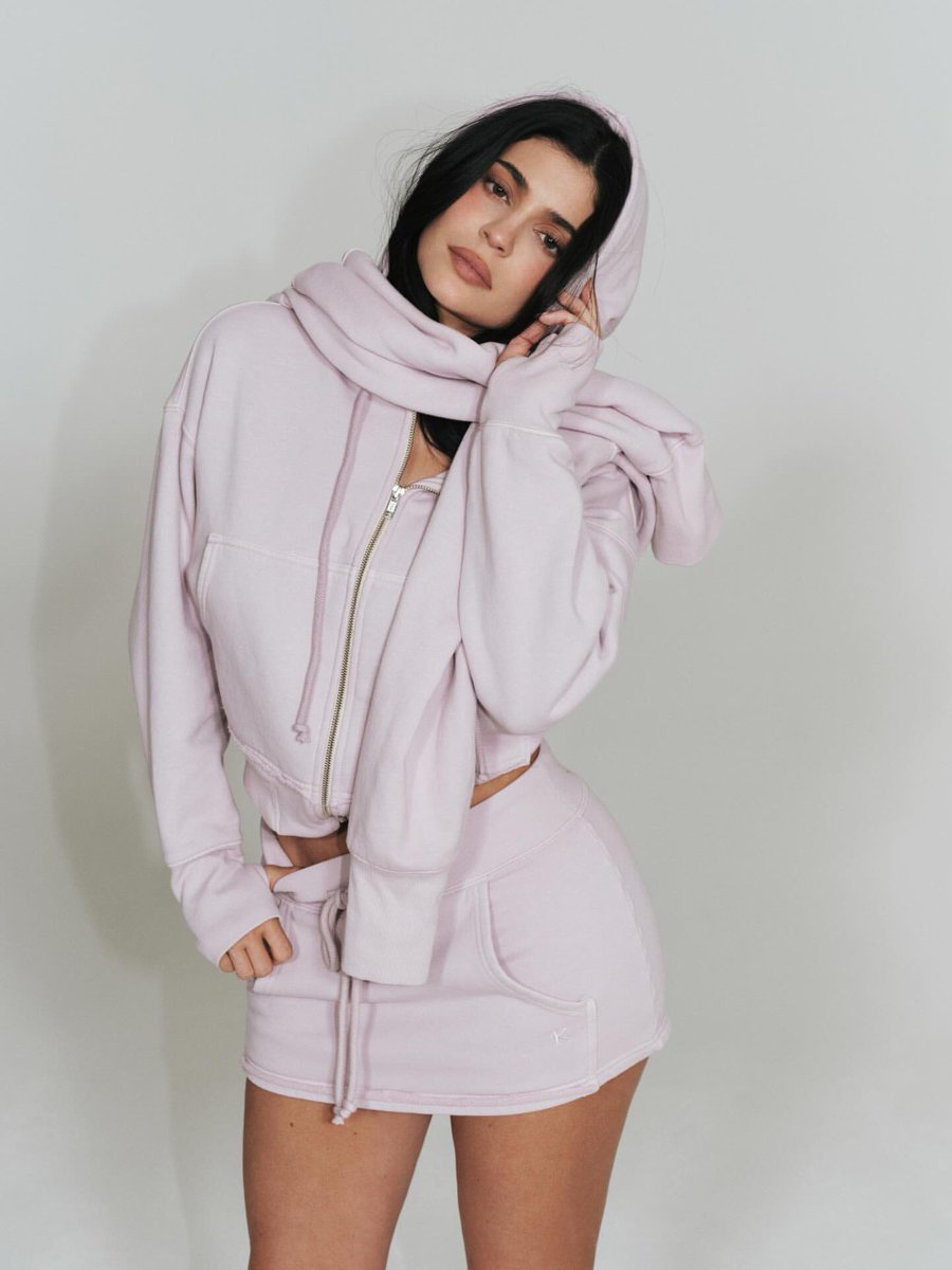 khy_bysch's tweet photo. cata wearing the zuma mini skirt and zip up in baby. https://t.co/ZDya1AHSUl