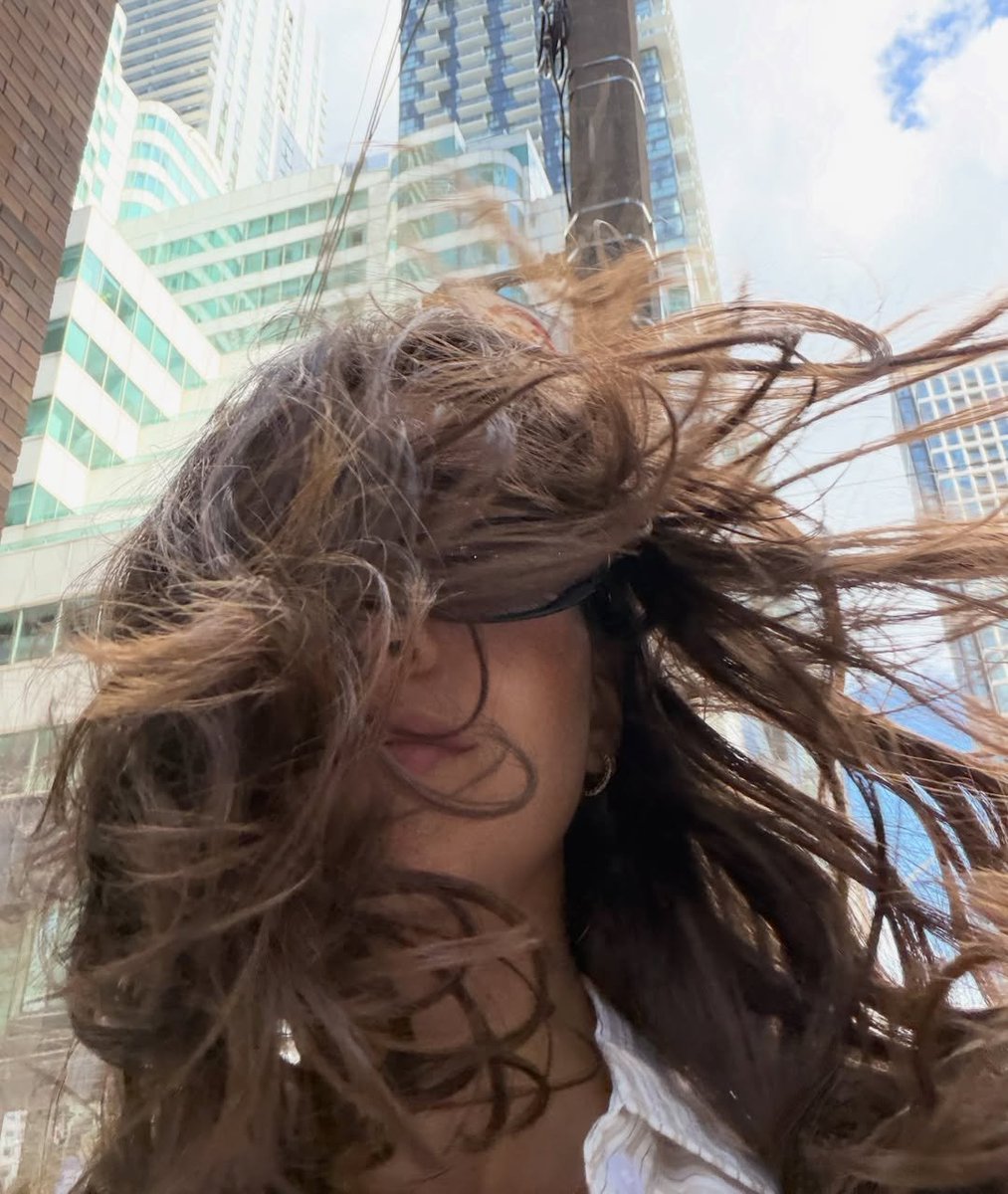 thewildrote's tweet photo. hey, londres! https://t.co/V6SLD0WXoZ