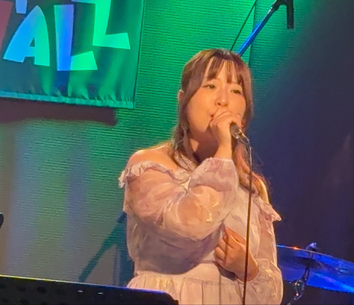 akari_mion_Kazu's tweet photo. 今回のワンマンライブ、初のバンド形式でのLIVEは本当に楽しい一日になったね✨️
新曲披露もめっちゃ良くて、聴いた瞬間涙腺がこぼれちゃった😭😭
いつも頑張ってるあかりんが、特に頑張ったピアノの弾き語りでの結びは本当に良かった😭😭
これからも、あかりんの推しとして応援してます🫶
#Irismoon https://t.co/iY8ZCD90ZN