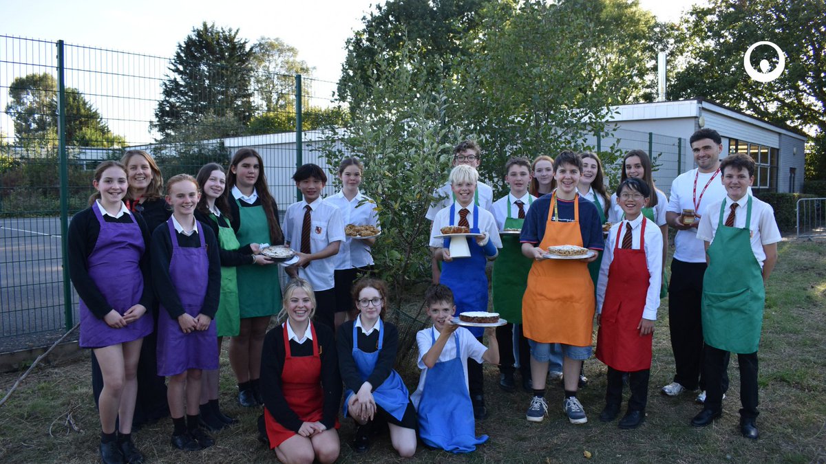 VeoliaUK's tweet photo. We teamed up with GBBO champion Matty Edgell to celebrate our Orchard Bakes winner, Beaumont School! 🏆

Beaumont School turned their Veolia Orchard into an award-winning chutney recipe. 

Now it’s your turn to plant, grow & create something amazing for your community.

🍎🌳 Apply for a free orchard today: https://t.co/uldO6511po