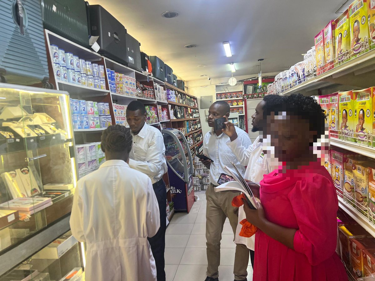 fehsu256's tweet photo. Food Safety; Supermarket Inspection.
76% of manufacturing facilities inspected by UNBS met national standards in FY2025/26, but 880+ tonnes of unsafe/expired goods (worth UGX 3bn) still made it onto shelves (UNBS, 2026).
Check the label before you buy.
#FEHSUNWS2026
#OneHealth https://t.co/qzXLn60uO8
