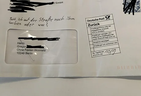 StaSiRevival's tweet photo. Postboten werden auch immer fauler... https://t.co/AzhU2a2tBk