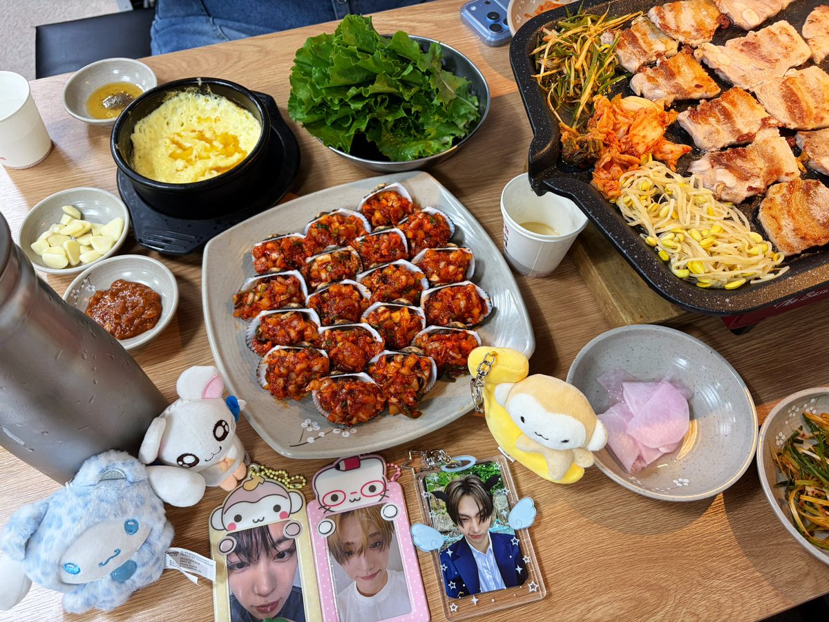 cheeselsw's tweet photo. 시력이슈로 힘겹게 골라준 백경식당 다녀옴 https://t.co/BaCtT6csY8