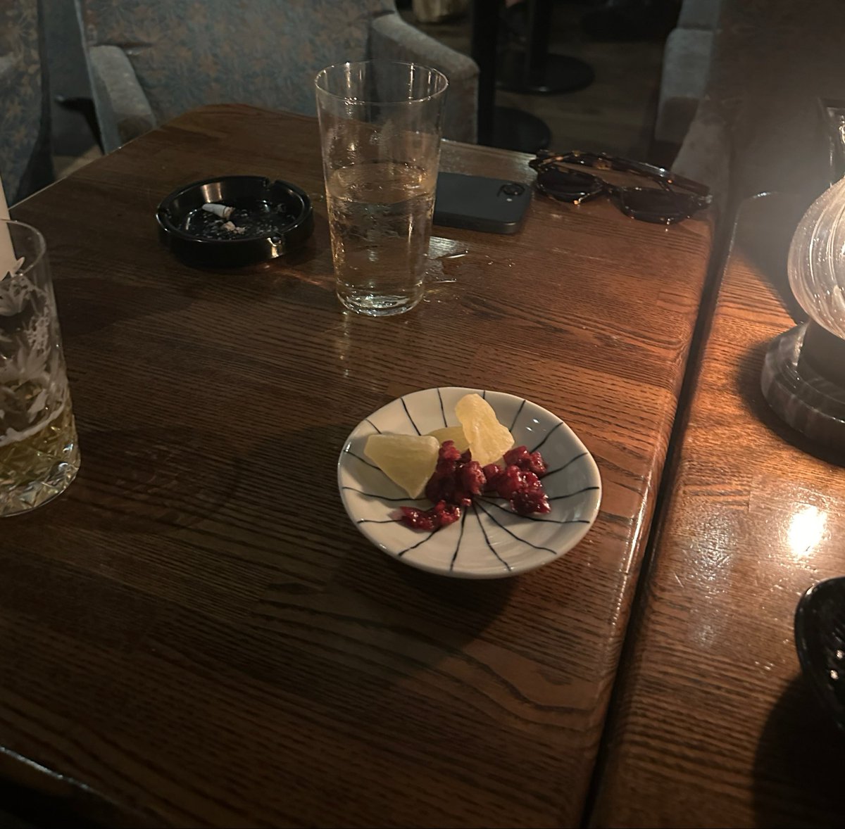 mari_nm7's tweet photo. ライブから打ち上げから推しに会いに行き 
0時半現在最後に油そば食べている😇

朝3時30分に起きて長崎を出発したのに
まだ起きてるw
ホテルにたどり着くかなww

お子達は無事に寝てくれたようで安心！
明日も楽しむぞ！ https://t.co/T9KWw702n8