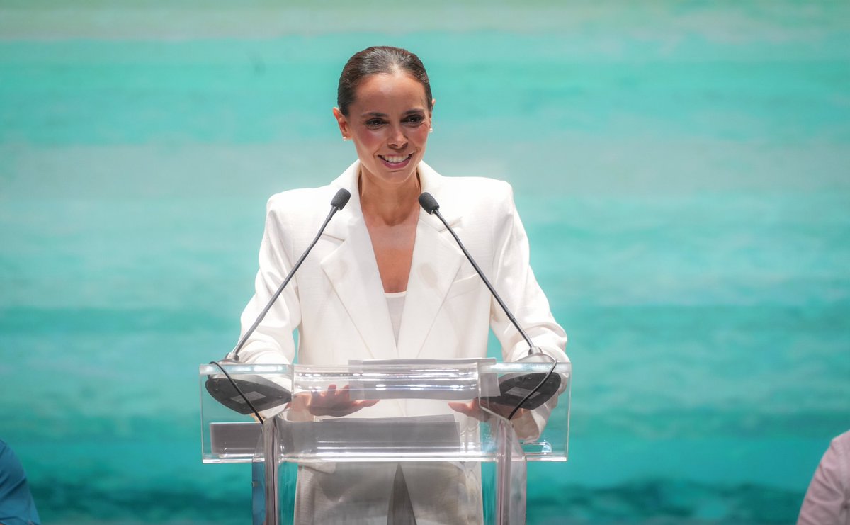 GinoSeguraV's tweet photo. Me dio mucho gusto acompañar a mi amiga y Presidenta Municipal, @anapatyp, en su Segundo Informe de Gobierno.

Gracias a un nuevo modelo de justicia social, se han destinado 2 mil 369 millones de pesos a los Programas de Inversión Anual; se han realizado 61 kilómetros de pavimentación, además de acciones de agua, drenaje y electrificación que están mejorando la vida cotidiana de miles de familias cancunenses.

También se han regularizado 27 colonias, se han entregado 1,642 escrituras para brindar certeza patrimonial, más de 13 mil becas y se ha consolidado un Sistema de Cuidados que beneficia a más de 96 mil niñas, niños y adolescentes.

Mi reconocimiento a Ana Paty y a todo su equipo por los resultados presentados.

*Dirigido a la militancia de Morena.
