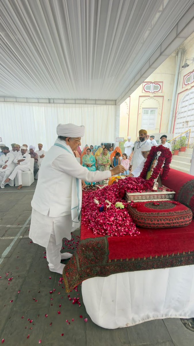 imBhupendrasinh's tweet photo. તા.૧૪/૯ નાં રોજ નેક નામદાર લક્ષ્યરાજસિંહ ઓફ મેવાડના માતૃશ્રી, રાજમાતા શ્રીમતી વિજયરાજકુમારીજી ઓફ મેવાડનું દુઃખદ અવસાન થયું. https://t.co/OkmBK15XnZ