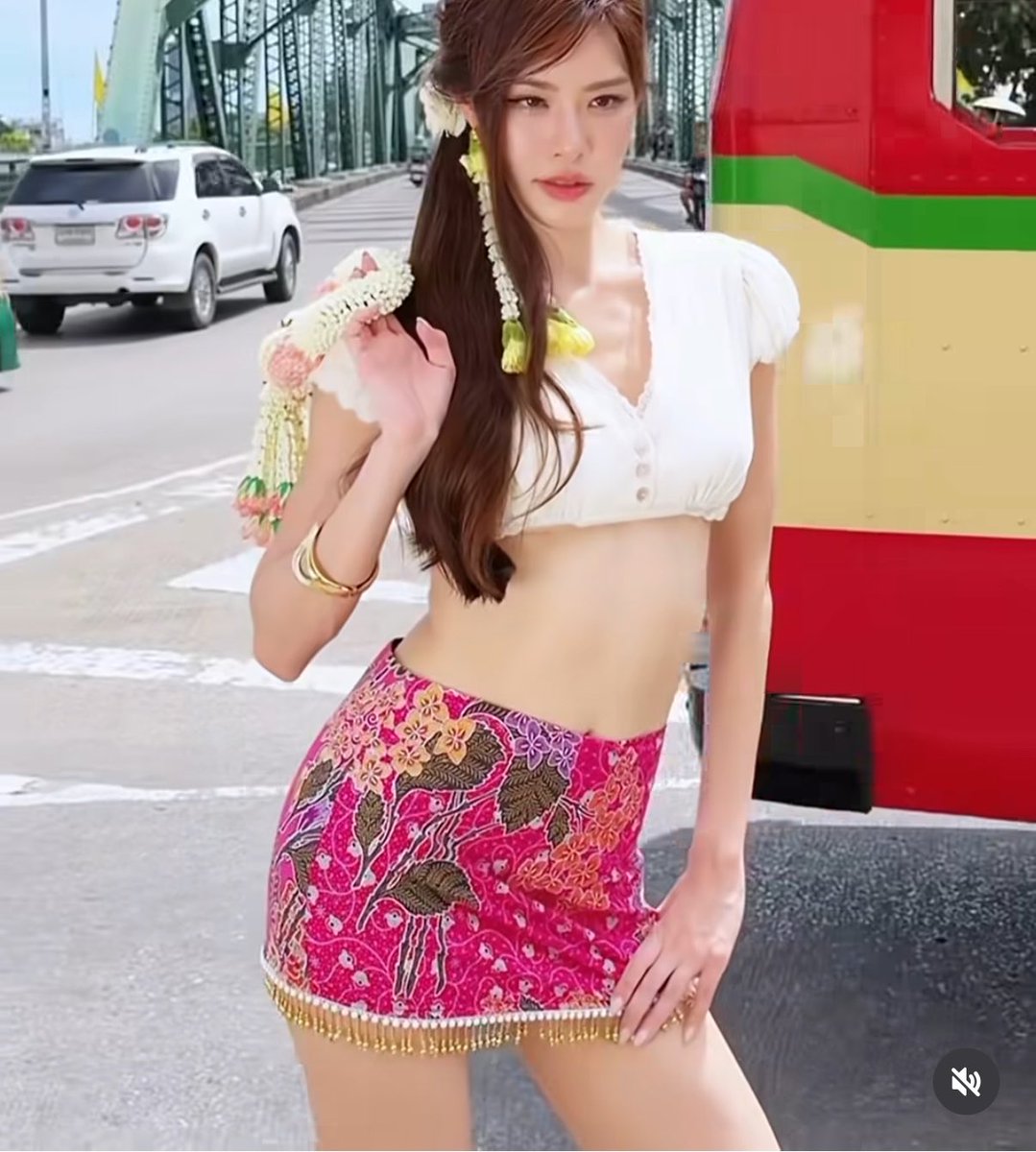itfeelstory's tweet photo. ละพี่เกรซถ่ายยังไงให้เหมือนใส่ cg 
(เอ็นดูคุณยายข้างหลัง5555555555555) https://t.co/fb6iugjoha