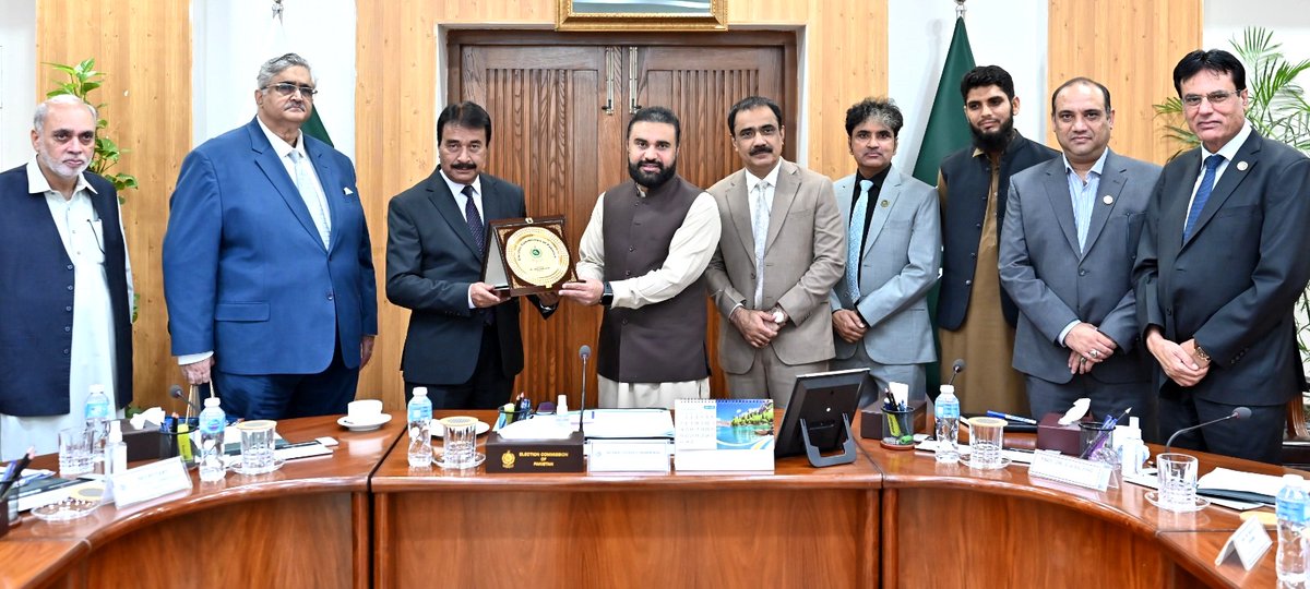 hecpkofficial's tweet photo. The Higher Education Commission (HEC), Pakistan and the Election Commission of Pakistan (ECP) have signed a Memorandum of Understanding (MoU) to integrate Electoral Education into university curricula and promote voter awareness among youth nationwide. https://t.co/loXniG1H4B