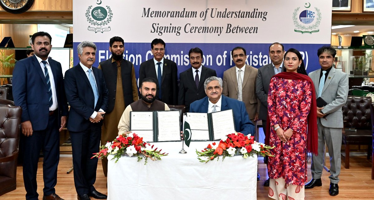 hecpkofficial's tweet photo. The Higher Education Commission (HEC), Pakistan and the Election Commission of Pakistan (ECP) have signed a Memorandum of Understanding (MoU) to integrate Electoral Education into university curricula and promote voter awareness among youth nationwide. https://t.co/loXniG1H4B