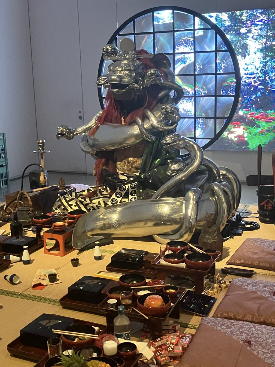 klarinkiku's tweet photo. 会期ギリギリ、ようやく来れた
天孫　帰るってよ？
落合陽一さんの展覧会。

神話の世界と、もともと馴染みのある鹿児島の土着の文化と地形とデジタルと民芸品と神様と仏様と‥。

混然となり、一体となっていない世界達。
先の予定があって駆け足になってしまった。
もっとじっくり見たかったー。 https://t.co/9TAbTUwFlN