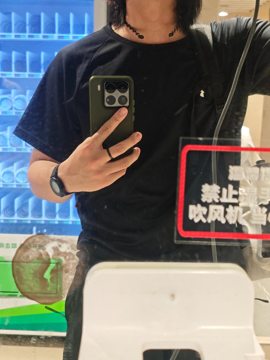 bakemon0754's tweet photo. 下班被拉去盒马一不小心又吃了一堆东西于是心血来潮怒买一堆东西十点到达游泳场怒办月卡
然而上一次下水是小学所以只敢在浅水区扑棱了50min
上岸累成狗再骑车回家之减肥 https://t.co/ljFmvuOSjv