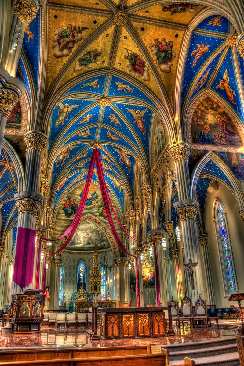 the_culturist_'s tweet photo. This is not Italy, but Indiana!

Some of the most majestic churches on Earth were built in the United States, not too long ago. This is the Basilica of the Sacred Heart, Notre Dame, IN. https://t.co/ydrtKiWmpU