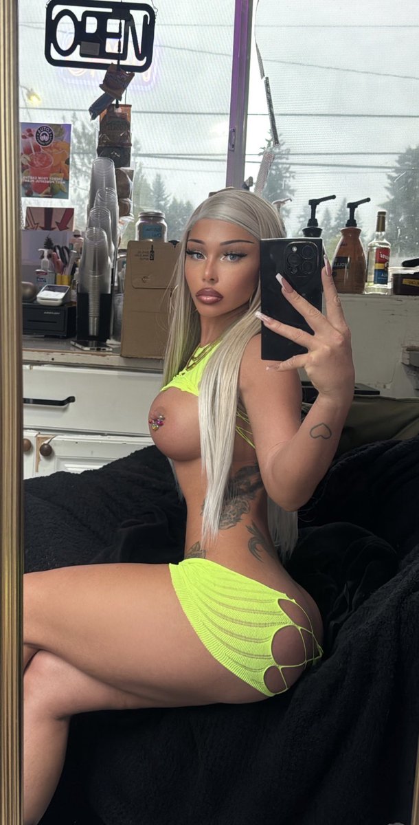 badasscassfitx's tweet photo. Describe me in one word 🫰 https://t.co/LsYVGQwJW5