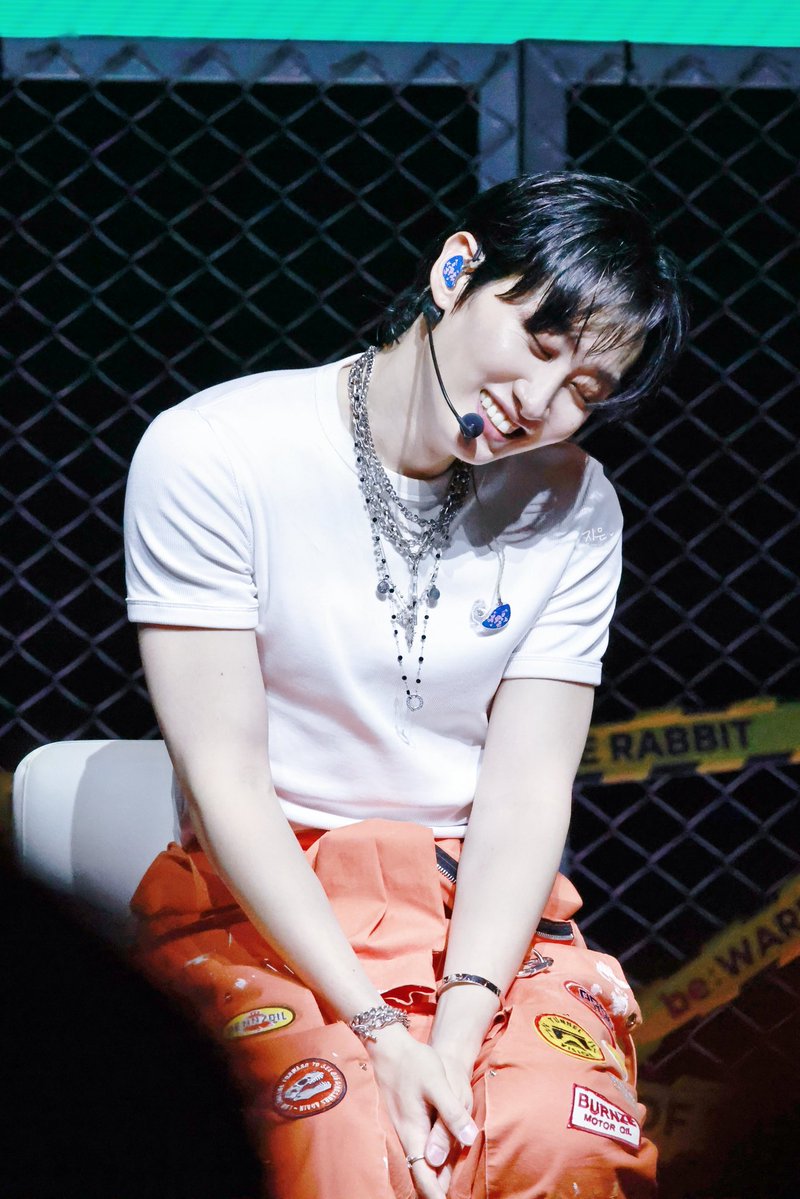 jieunn_ty's tweet photo. 20260919 @AllRiseSilver  :: 2026 EUNHYUK FANCON be: WARE OF THE RABBIT IN HONG KONG🇭🇰💙

애교쟁이ㅠㅠㅠㅠㅠ 과자 다 줄게ㅠㅠㅠㅠㅠ

#슈퍼주니어 #SuperJunior #eunhyuk #은혁 #이혁재 #ウニョク #銀赫 https://t.co/mQJVL1UtfX