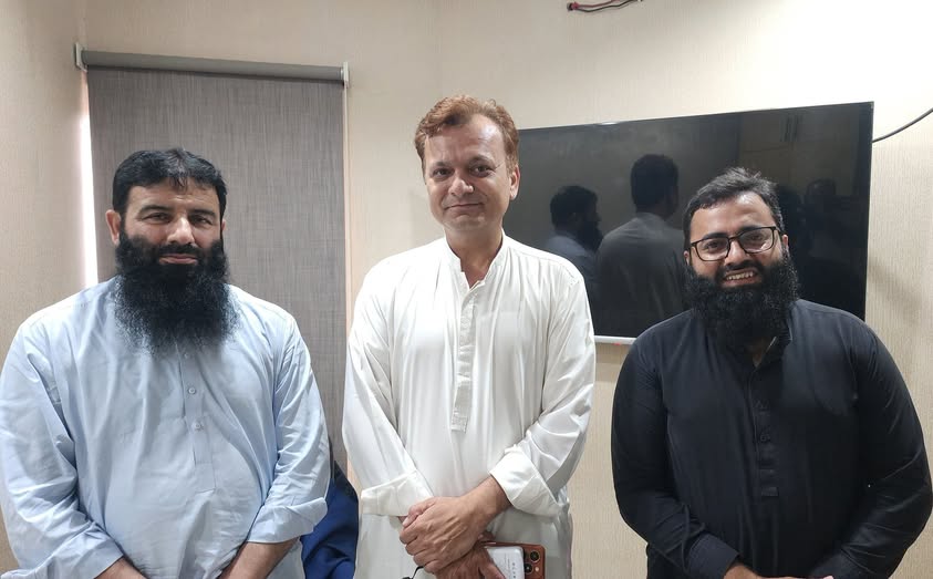 PMML_Media's tweet photo. روزنامہ "دی نیوز" کے معروف رپورٹر شیر علی نے پاکستان مرکزی مسلم لیگ (PMML) کے سینٹرل میڈیا سیل کا خصوصی دورہ کیا۔ اس موقع پر مرکزی ترجمان ڈاکٹر مزمل اقبال ہاشمی اور ڈپٹی انفارمیشن سیکرٹری طٰہٰ منیب نے ان کا استقبال کیا۔ شیر علی کی آمد پر ان کا شکریہ ادا کیا گیا۔
#SherAli #PMML https://t.co/tX9IYzh9m9