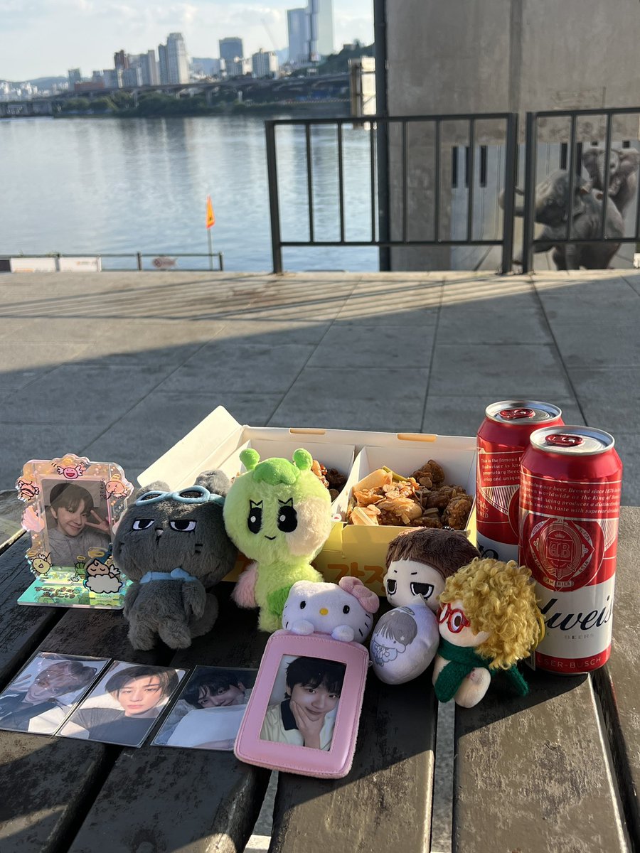 kumatakuma_'s tweet photo. 한강와서 링마로에 맥주먹기 완전 야르 💕💕 https://t.co/3R6byqtQMx