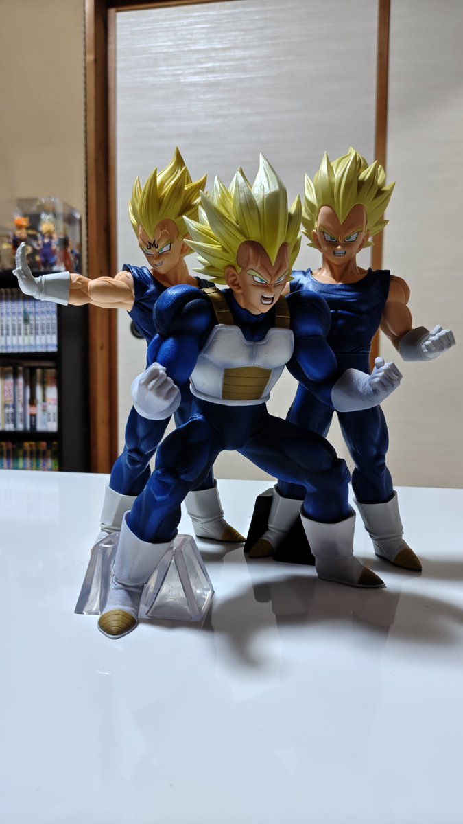verossa43's tweet photo. 【今日のイッピン】
BANDAI SPIRITさんの【ドラゴンボール VSオムニバスアメイジング E賞 ベジータMASTERLISE】です。浮き出る血管、パンプアップした筋肉…。最近のと並べると彩色の深さに違いはありますが、その素晴らしさに違いはありません😋
#VSオムニバスアメイジング
#ベジータ
#MASTERLISE https://t.co/m2VqHMw6rC