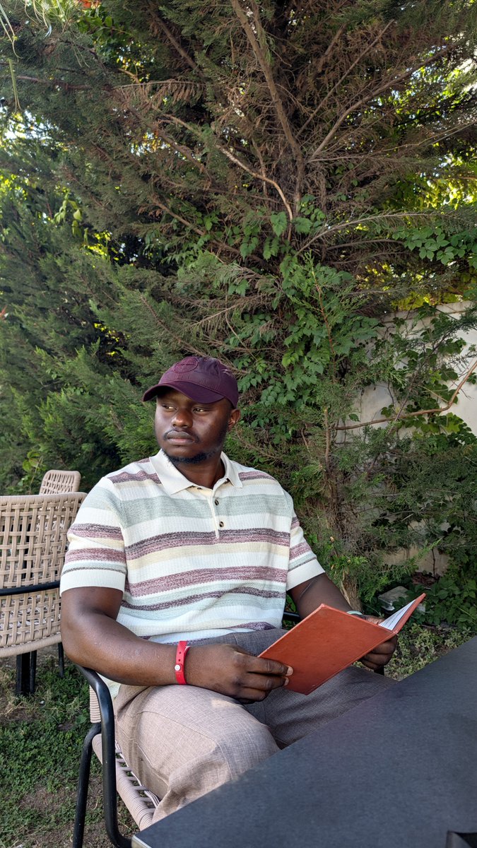 UnclebeeOla's tweet photo. Life lately... https://t.co/dUBdrRBb3z