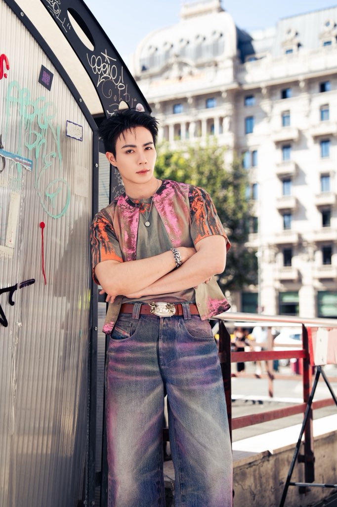 mintmag_th's tweet photo. เกินต้านความฮอต! จัดภาพฟร้อนท์โรว์ลุคของหนุ่ม ‘ซี พฤกษ์’ ในลุคใหม่สดใส พร้อมร่วมชมแฟชั่นโชว์ DIESEL นำเสนอคอลเล็กชั่นใหม่ Spring Summer 2027 ที่จัดขึ้นในค่ำคืนนี้ ณ กรุงมิลาน ประเทศอิตาลี 💚

ZEE PRUK MFW 2027 
#DIESELxZEEPRUK
#ZeePruk
#Diesel 
#DieselSS27 
#MintNews https://t.co/7FDl8mdeQl