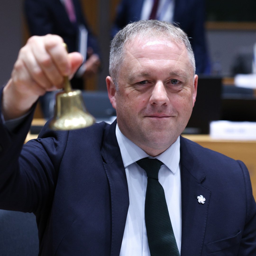 Thomas BYRNE (Minister of State at the Department of the Taoiseach and at the Department of Foreign Affairs and Trade with special responsibility for European Affairs; and at the Department of Defence, Ireland) lifts a small brass bell, signaling the start of the meeting.