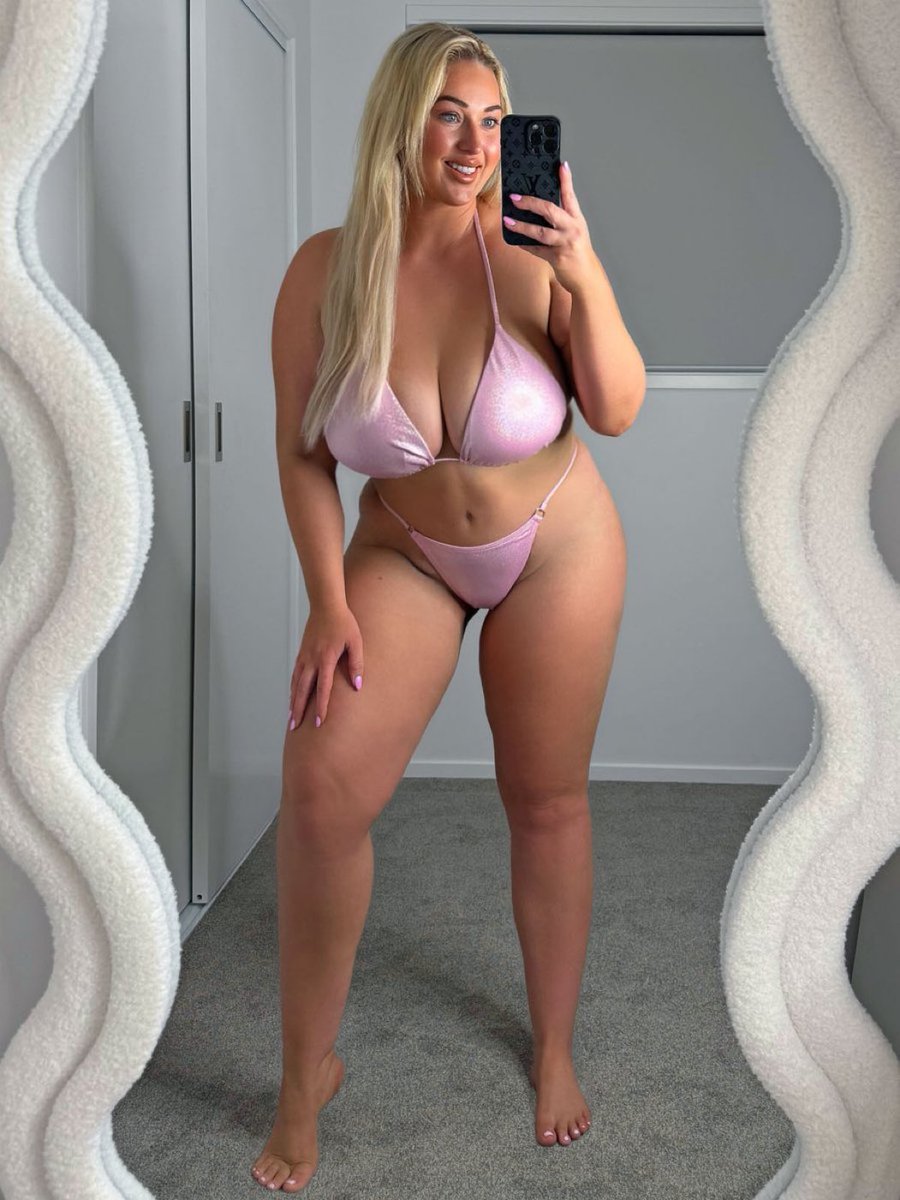 NoraDavis6h's tweet photo. 31 y/o, Mom, not a perfect body, 5’2”. Yay or nay? https://t.co/Imk4xQW8qa