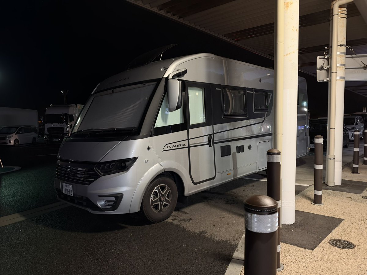 ZakospeedGmbH's tweet photo. 一時的な停車だと思うじゃないですか？
フロント見たらこれでした https://t.co/vEFQTsAv9n