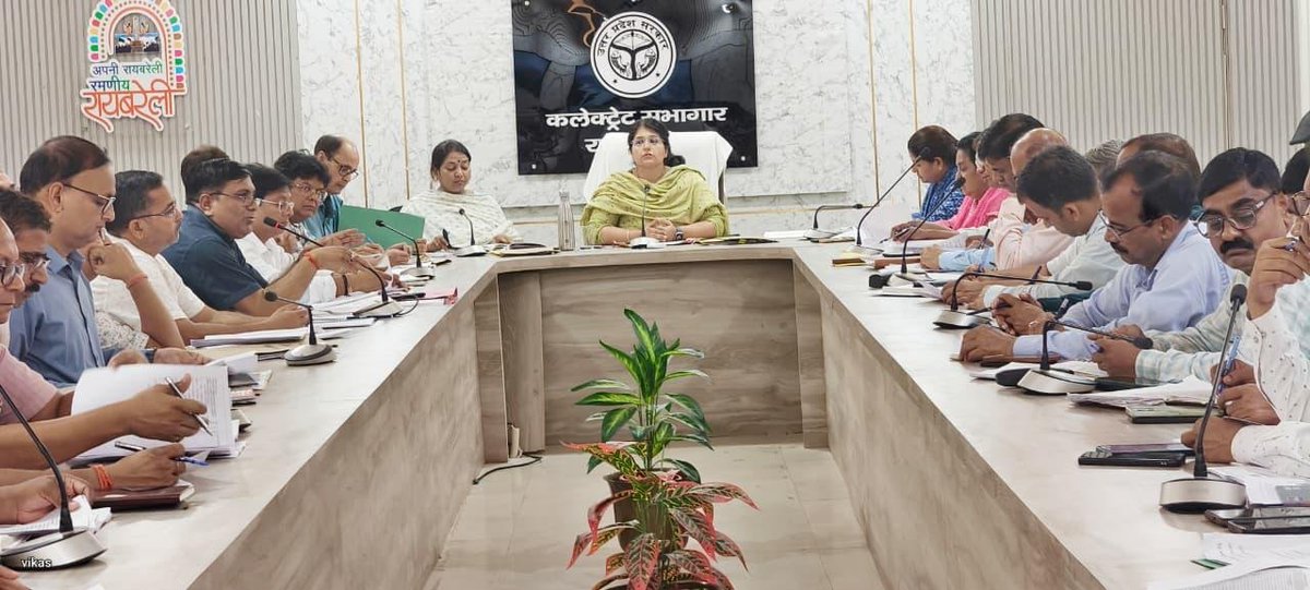 dmraebareli's tweet photo. कलेक्ट्रेट सभागार में जिला स्वास्थ्य समिति की शासी निकाय की बैठक कर संचारी रोग नियंत्रण अभियान एवं  दस्तक अभियान की तैयारियों की समीक्षा कर संबंधित अधिकारियों को बेहतर समन्वय के साथ प्रभावी संचालन के निर्देश दिए गए। 
@UPGovt @CMOfficeUP @ChiefSecyUP @InfoDeptUP https://t.co/bZ5uhjs4iC