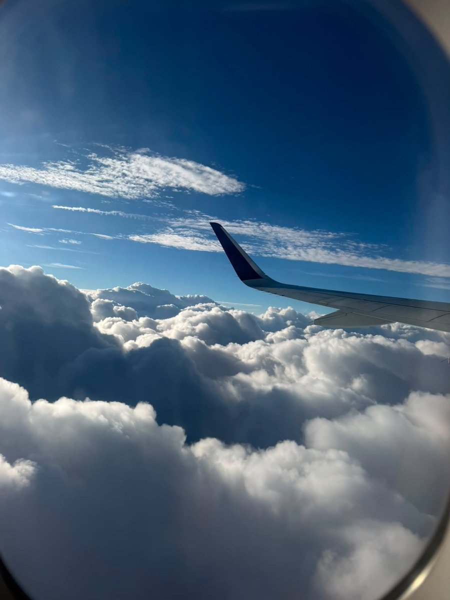 LIMacArthur's tweet photo. Hello Autumn! In case you need a little travel planning inspo today. Six air carriers to 16 nonstop destinations at Long Island MacArthur Airport. Thanks Lisa Mayo for sharing these beauties onboard @JetBlue between ISP & FLL. #onlyatisp #flymacarthur #10best #travelfinds #autumntravel https://t.co/BJmos7tZ6c