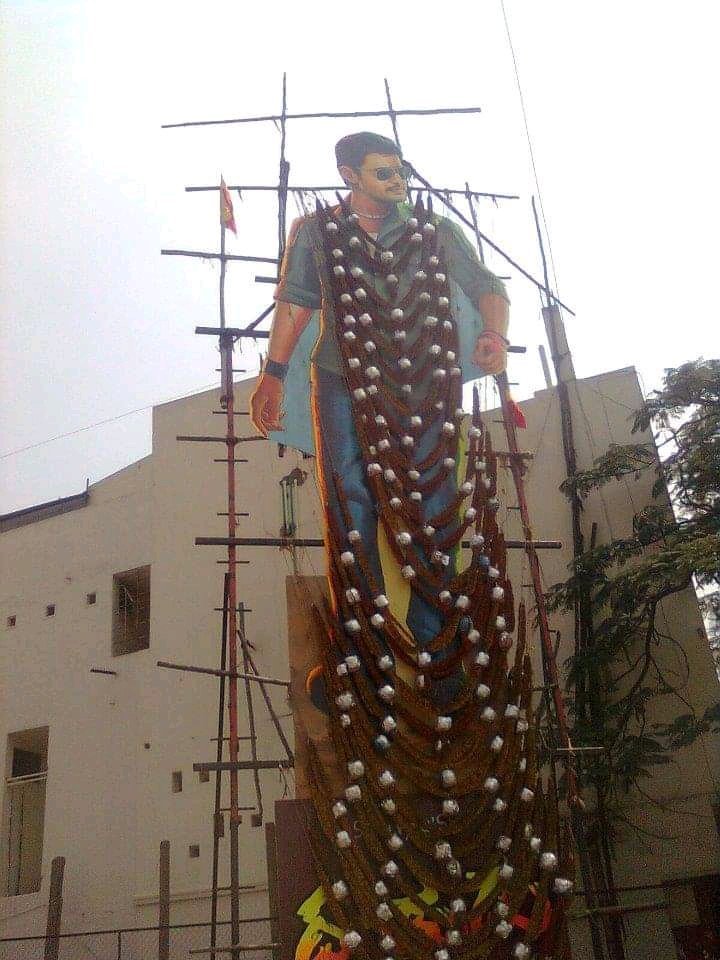 ui000009's tweet photo. 1st telugu movie to run 50days in Kolkata.

1st telugu movie to run 50 days in Singapore.

1st Telugu movie to run 50Days in Gulf

One n only Telugu movie run in USA in 16 centers for 50 days 

Its nt just local record.
All time Record...  #Dookudu 🔥

#15YrsForIndustryHitDookudu https://t.co/sutrv6trB0