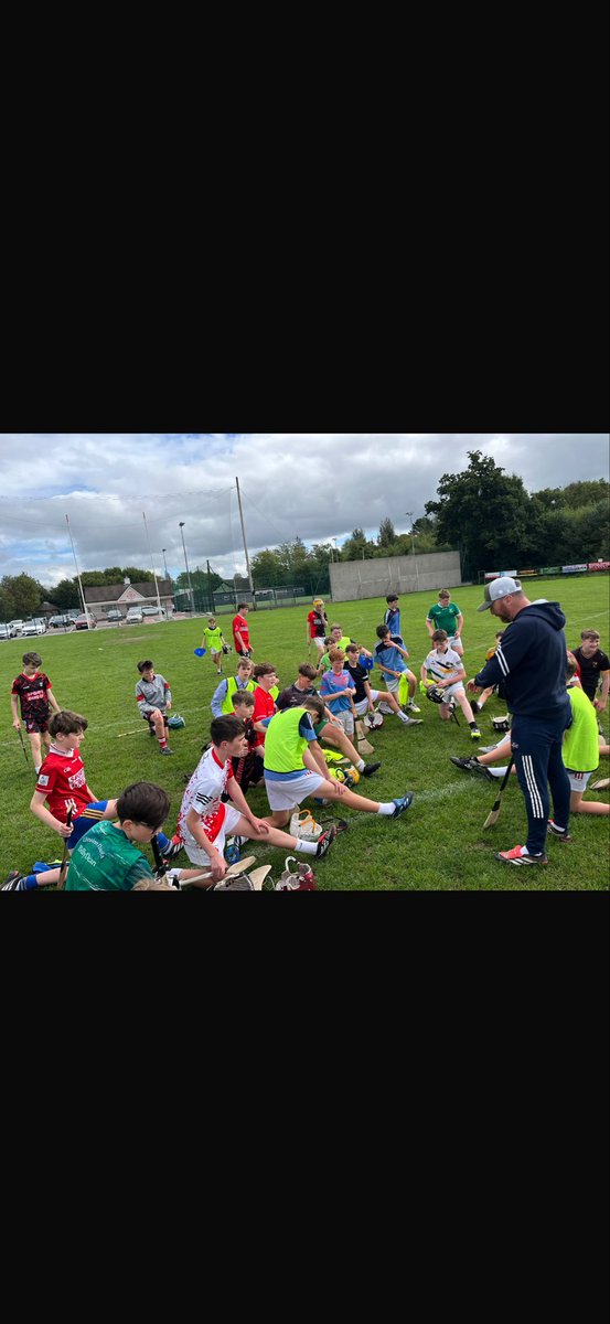 GavinPromotion's tweet photo. Second day out last Wednesday with u14 Hurlers in @smgs_blarney down in @BlarneyGAA . Over 30 boys out for there second school training of the year working on striking/catching and working as a team in small sided games. @OfficialCorkGAA @CorkGAACoaching @MuskerryGAA https://t.co/dGDeuFkxJM