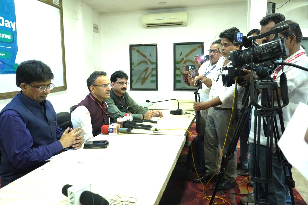 moayush's tweet photo. Ahead of the 11th Ayurveda Day 2026 celebrations at Kavivarya Suresh Bhat Auditorium, Nagpur, a press meet was organised today at the Patrakar Club of Nagpur. Prof. Sanjeev Sharma, VC, NIA Jaipur, and Vd. Rabinarayan Acharya, DG, CCRAS, interacted with the media and shared details of the national celebration.

The interaction highlighted the focus of Ayurveda Day 2026 on evidence, research, innovation and community wellbeing, as Nagpur prepares to host the national celebration on 23 September. 

#AyurvedaDay2026 #AyurvedaForAHealthierTomorrow #OneHealthOneFuture #MinistryOfAyush 
@PMOIndia |@narendramodi | @mpprataprao | @secymoayush |@CCRAS_MoAyush|@AIIA_NDelhi |@NIAJaipur |@ItraJamnagar |@PIBIndia |@PIBAYUSH|@DDNewslive |@sansad_tv |@AIRNewsHindi I @mygovindia |
