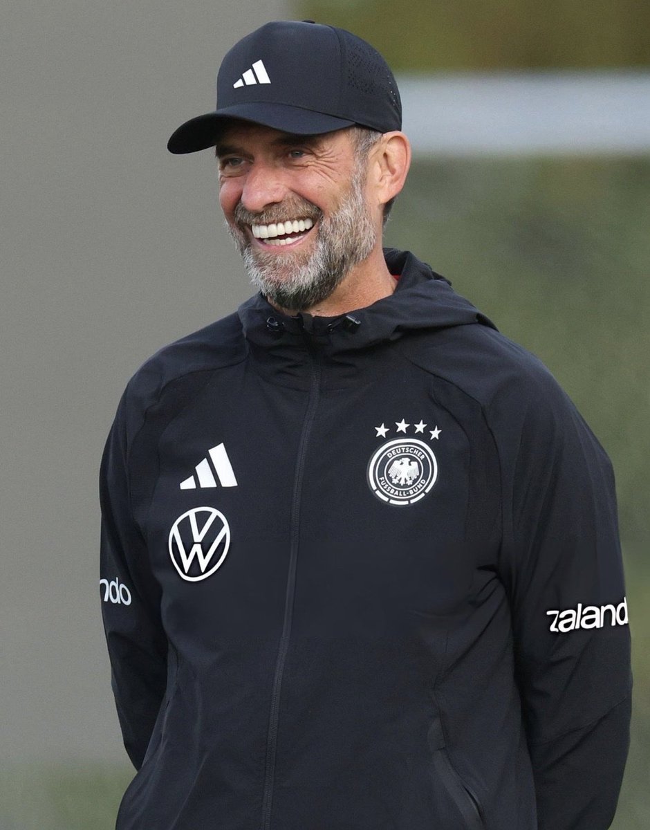 LFC_newspaper's tweet photo. سيّد المُدربين يورغن كلوب في أولى محطاته التدريبيه بعد ليفربول 🥹❤️ https://t.co/epY1bxNdTo