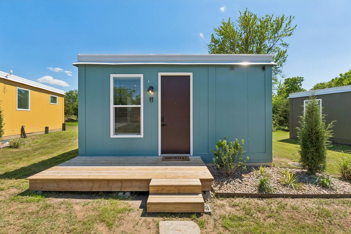 StayPasadera's tweet photo. Meet Lake Powell — Casita 11 at Pasadera, in Aegean Teal. 361 sq ft, sleeps 3, full kitchen, in-unit laundry, private patio. One of 12 @boxabl casitas, all twelve now open. 10 min south of OSU. → https://t.co/H5XWe8FCgH #Stillwater https://t.co/HpZ7YZoMb7