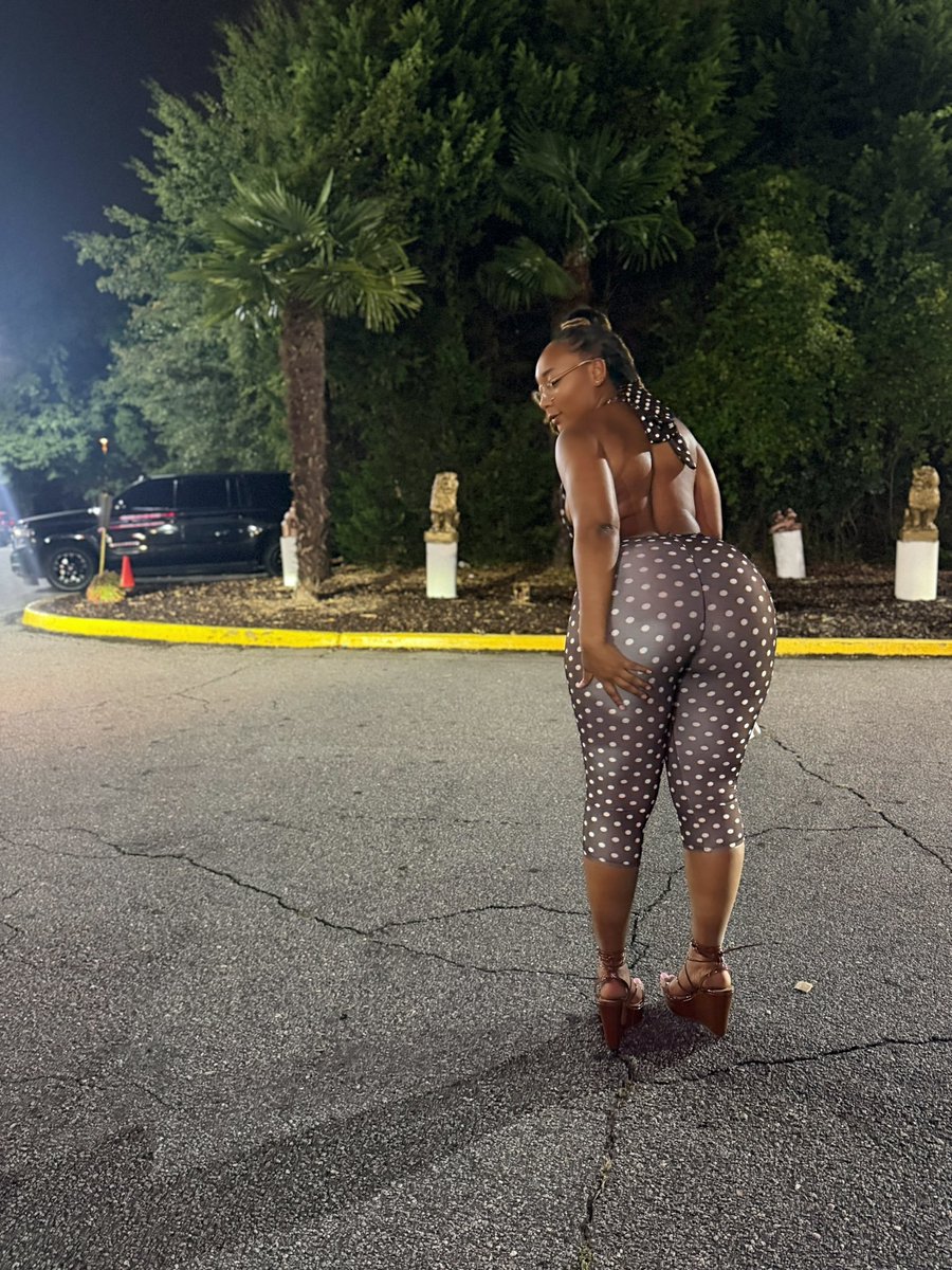 Ydkjae's tweet photo. Thick 🍑 dread heads your type ? 
🥵☕️ hmu 🤙 🔗
#OhioState #ClevelandOhio #daytonohio #akronfreaks #ColumbusOhio #columbuslinkups #nsfwtwt https://t.co/HqL7Nt2Nax