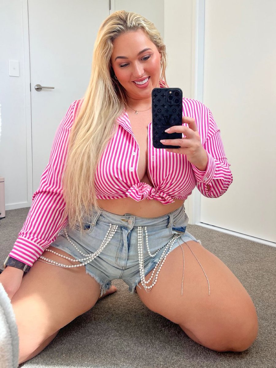 NoraDavis6h's tweet photo. Chubby or fat... Describe me in one word. https://t.co/Pt6iOVLWHX