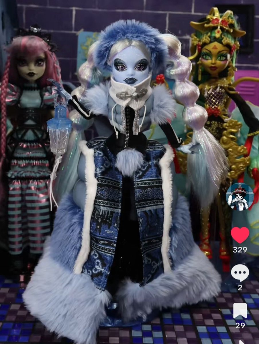 arkhammanster's tweet photo. This person was able to stuff the puffer material on the skirt and vest and OHMYGOSH? She looks so much better 😍 https://t.co/gbnoXgQwz5