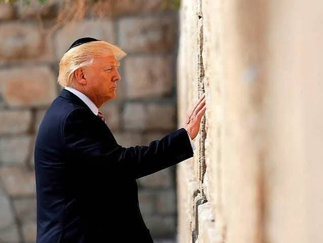 nettermalik's tweet photo. Die berühmte Klagemauer (auch Westmauer genannt) in Jerusalem wurde im Auftrag von König Herodes dem Großen erbaut.
Laut dem Matthäusevangelium ließ Herodes alle neugeborenen Jungen in Bethlehem töten, um den prophezeiten „König der Juden“ (Jesus) zu eliminieren. 
Dies macht 👇👇 https://t.co/iFw0hWEz9T